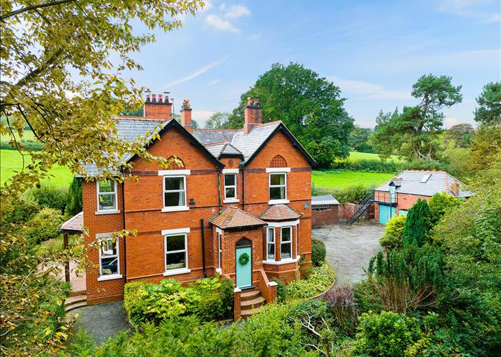 Over 100,000 Welsh Homes and Businesses Opt For Renewable Energy