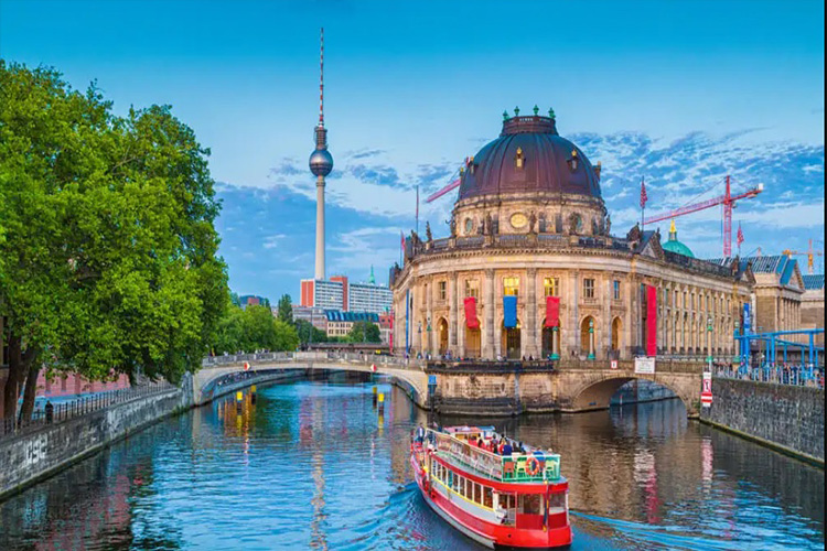 Berlin Approves â‚¬5 Billion Fund For Climate Action
