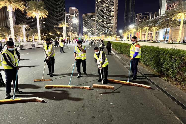 Emrill Cleans Downtown Dubai After New Year Celebrations For The Tenth Consecutive Year