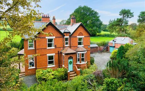 Over 100,000 Welsh Homes and Businesses Opt For Renewable Energy